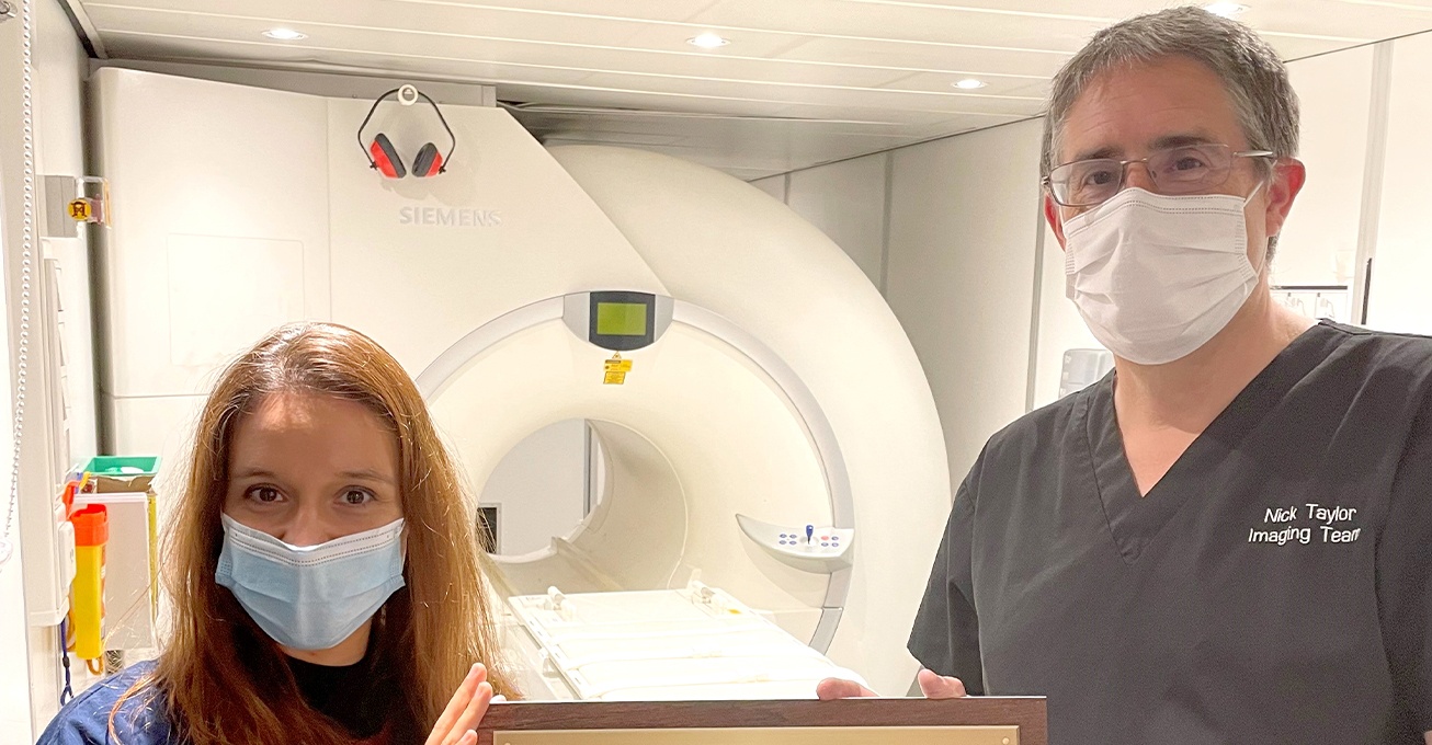 Swindon vets’ hi-tech kit is top of the pops as it’s named ‘MRI-ah Carey’