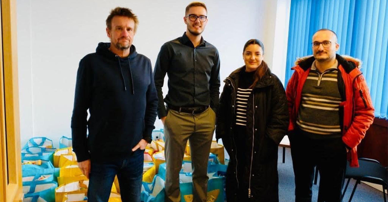 Construction consultants donate Christmas hampers to food bank