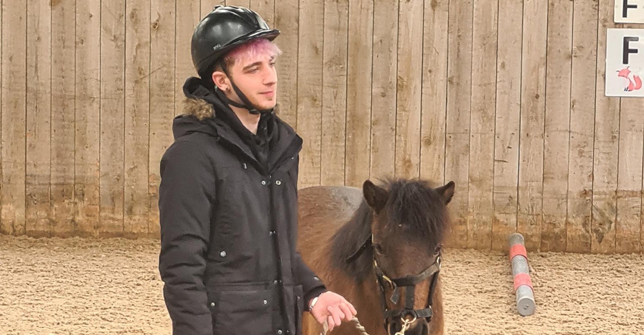 Warwickshire’s Derventio Housing Trust teams up with project helping people after homelessness with healing horsepower
