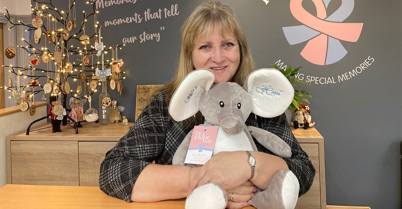 Much-loved me&dee charity helps bereavement team at Royal Derby and Burton hospitals