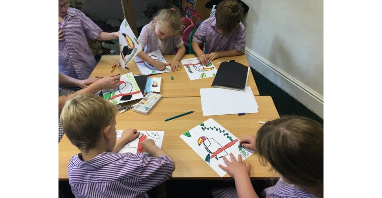 Award-winning Frome school invites parents and toddlers to enjoy FREE art class together